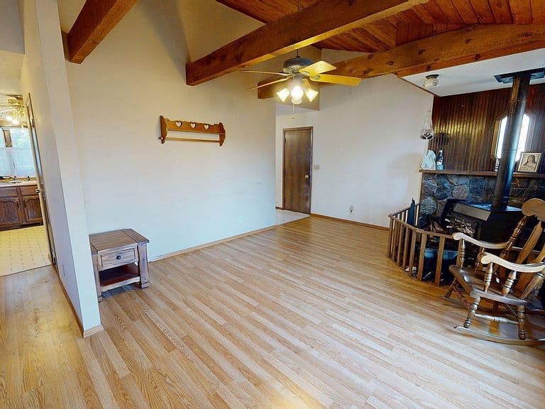 421 W Charish St photo 3
