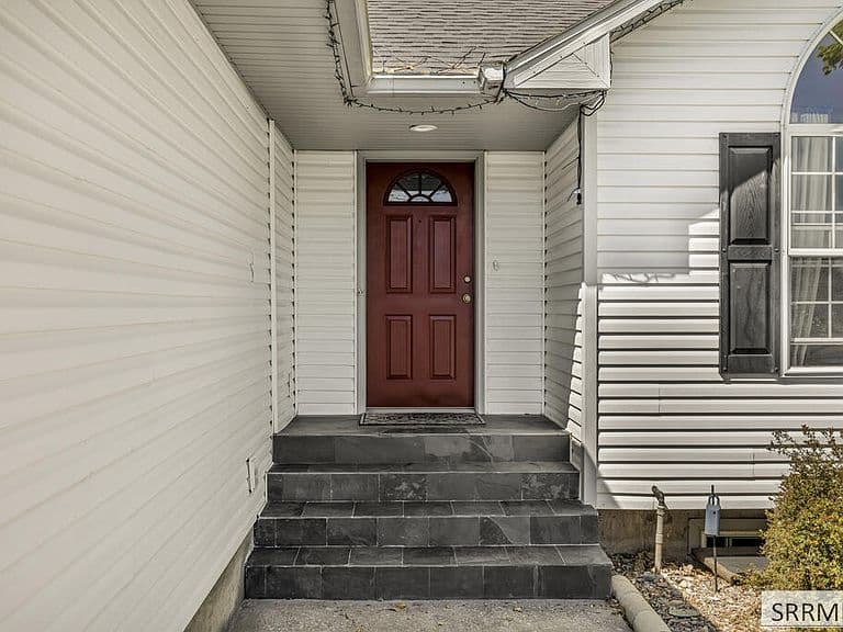 235 N 4135 E photo 3