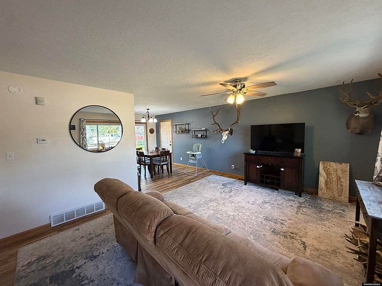 1720 Loch Ness Dr photo 2
