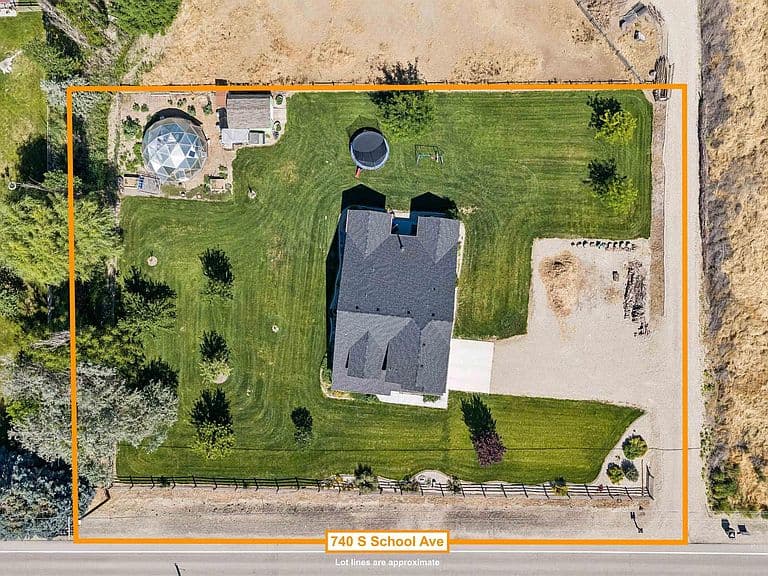 740 S School Ave photo 4