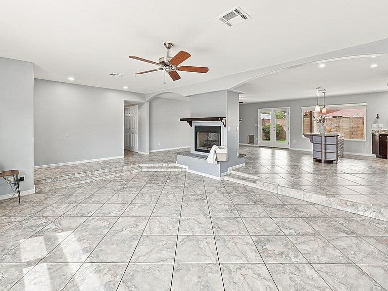 802 W CARIBBEAN Lane photo 3