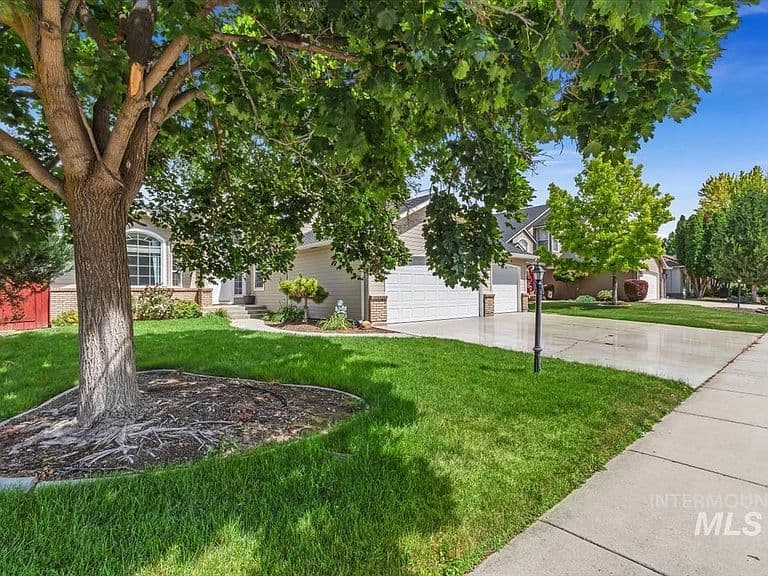 1344 N Crestmont Dr photo 3