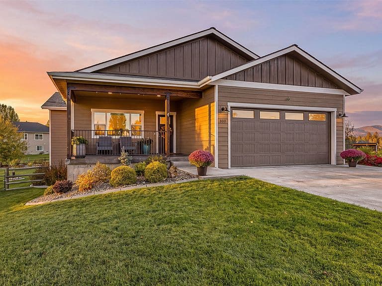 300 Maroon Ct photo 1