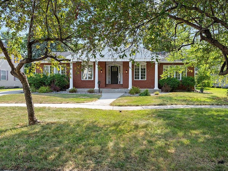 512 8th St N photo 5
