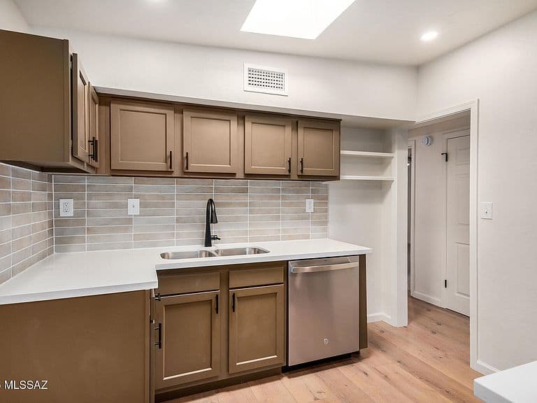 2412 E Warwick Vis photo 2