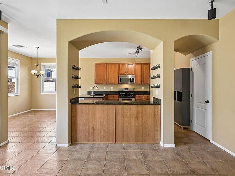 2330 E PECAN Road photo 5