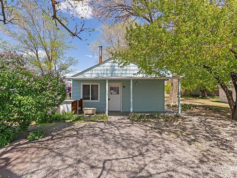 1879 Highland Ave E photo 1