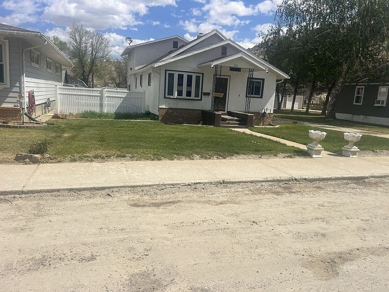 715 E Towne St photo 3
