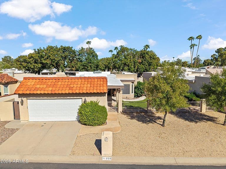 210 W CANTERBURY Lane photo 2