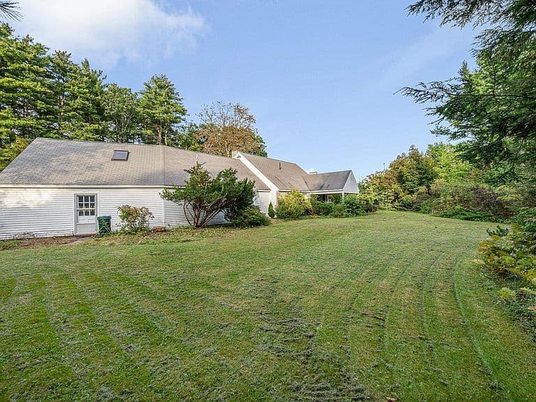 40 Kaufmann Drive photo 2