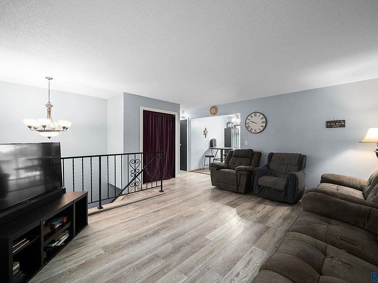 1000 S Gordon Dr photo 3