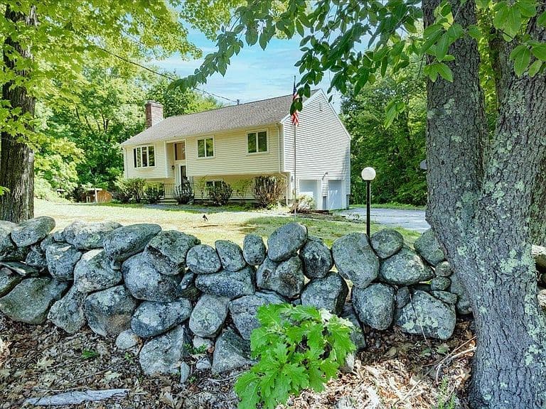 69 Peaslee Road photo 1