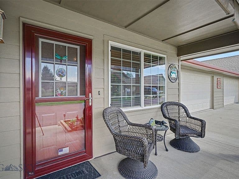 9 Eliza Dr Unit B photo 4