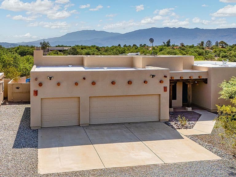 2330 N Bonanza Ave photo 1
