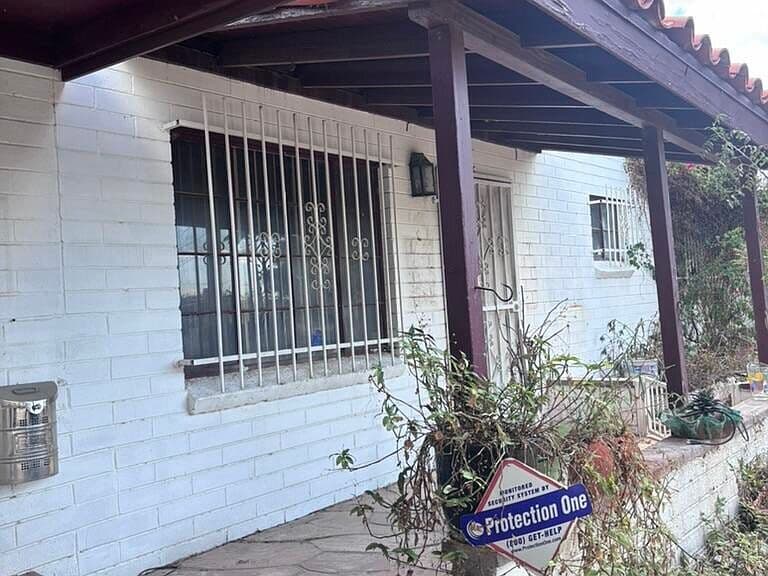 356 E Kelso St photo 2