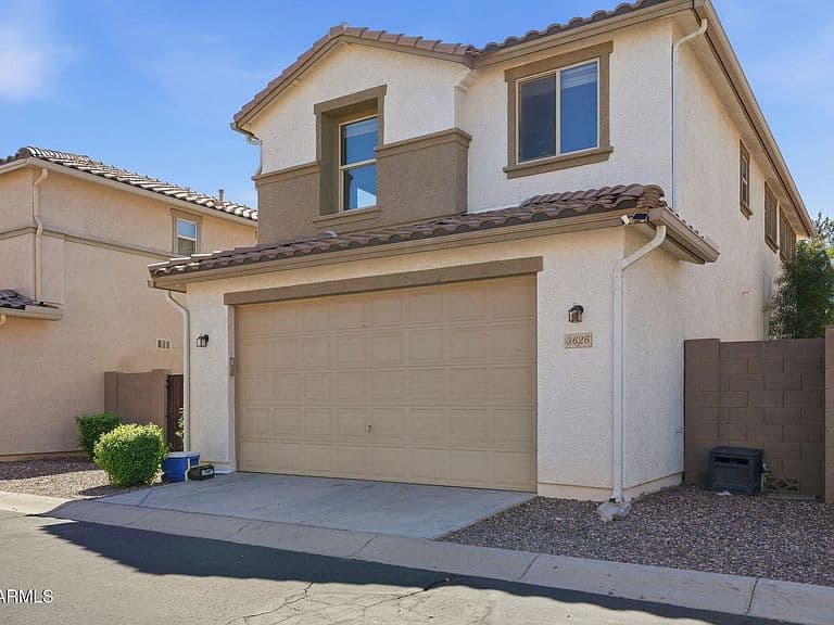 3626 E LARSON Lane photo 2