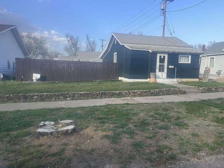 411 E Mann St photo 2