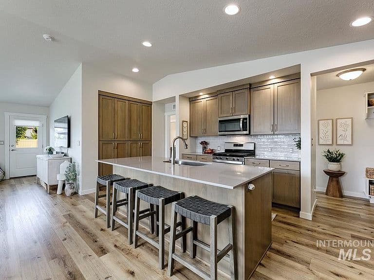 348 W Radiant Rdg photo 4