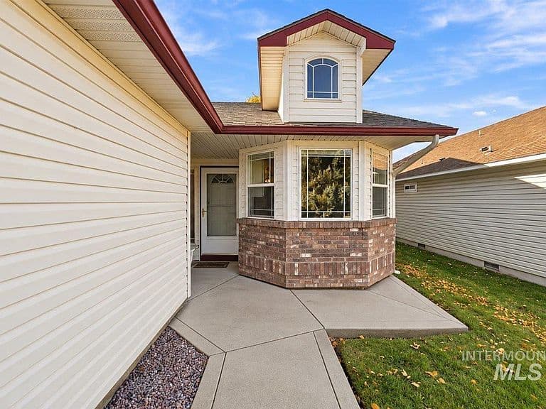 275 E Spinosa Dr photo 3