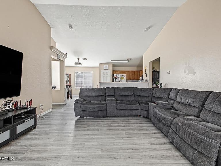 24319 N OASIS Boulevard photo 3