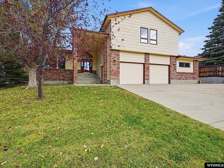 3010 Pratt Blvd photo 1