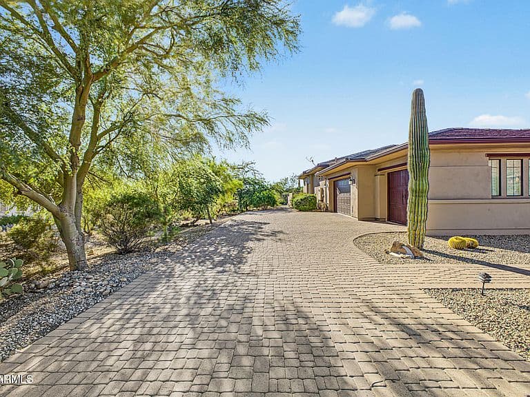 2554 N TAMBOR -- photo 5