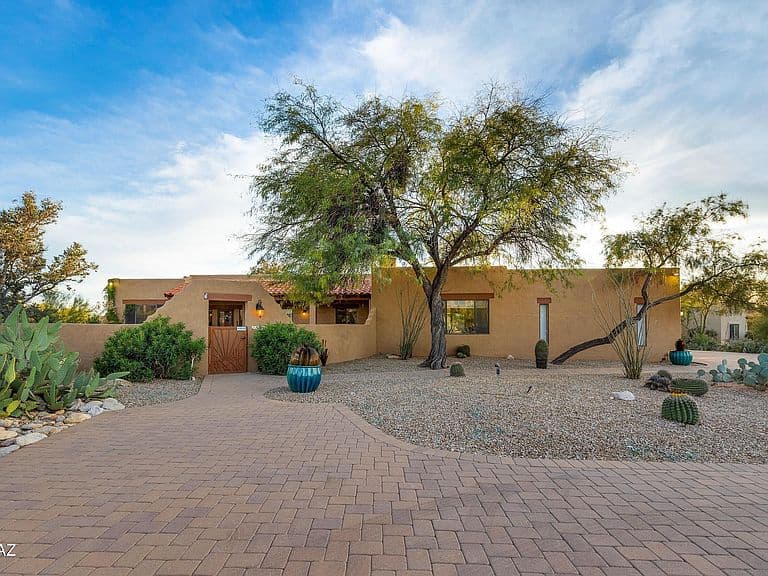 5716 N Camino Arturo photo 1