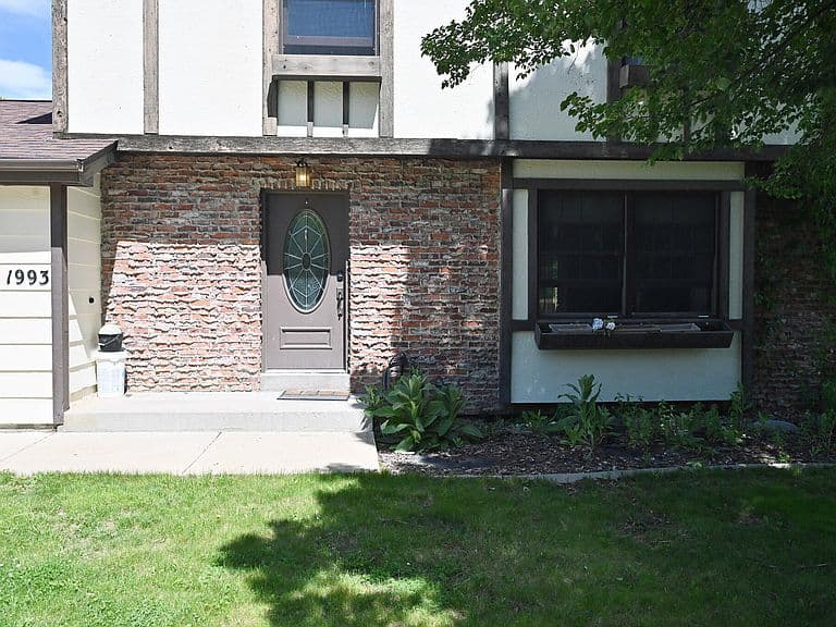 1993 Colonial Dr photo 4