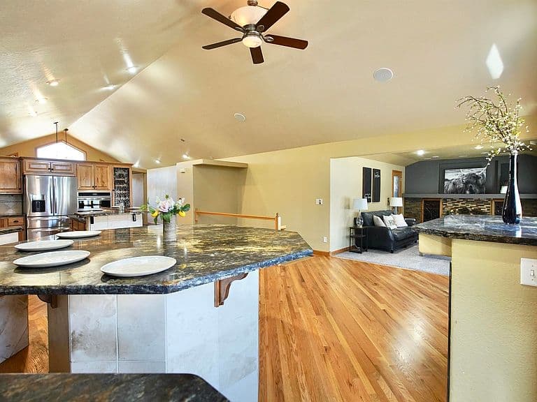 123 Riverbend Rd photo 5