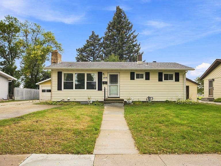 1713 17th St S photo 1