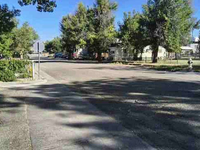 331 Benton Ave photo 3