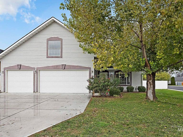 397 Meadowview Ln photo 1