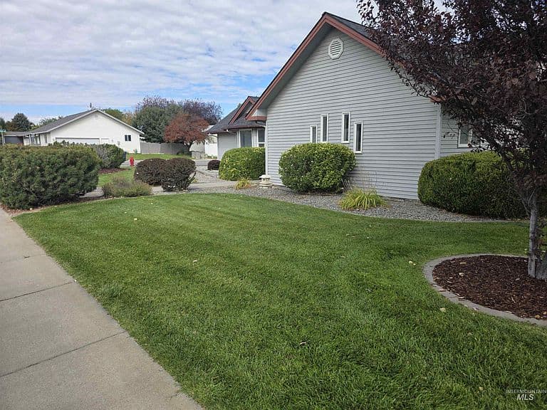 2657 4th Ave E photo 3