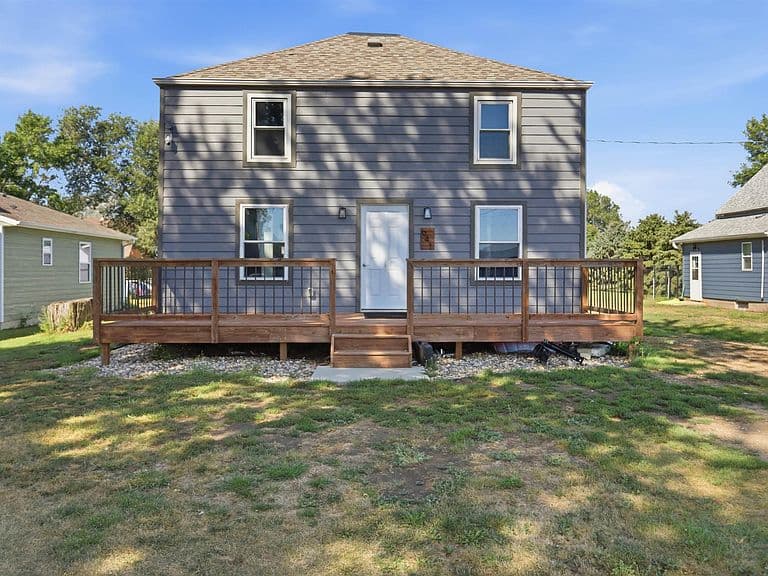 641 N Railway Ave photo 2