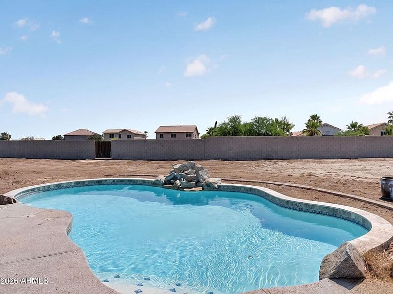 275 E DESERT HOLLY Drive photo 3