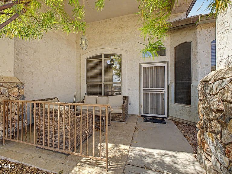 6526 W ORAIBI Drive photo 5