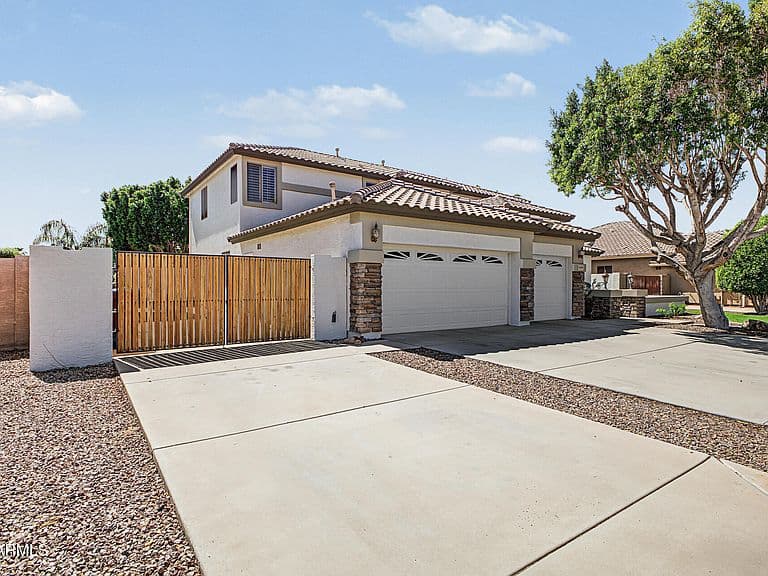 8039 W FOOTHILL Drive photo 3