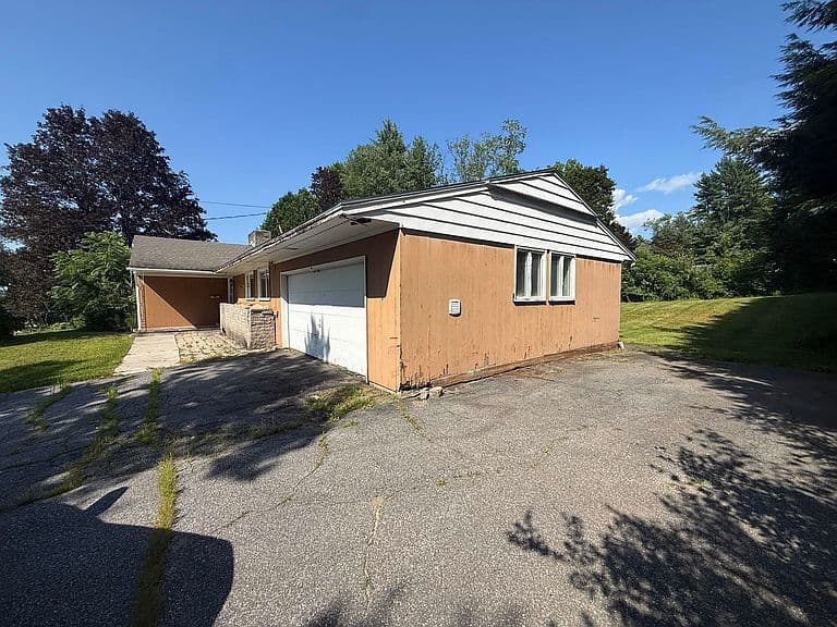 62 Ridge Avenue photo 2