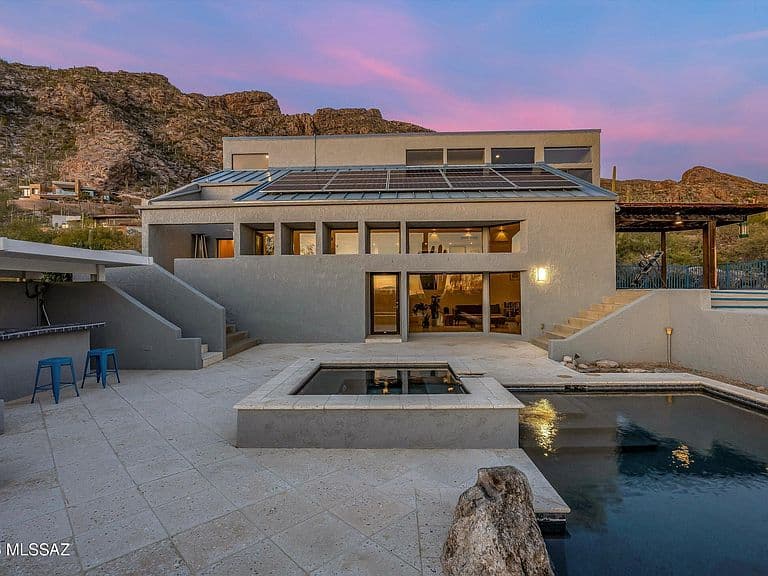 4560 E Ina Rd photo 2