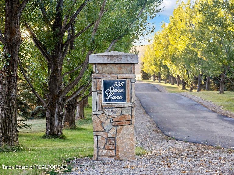 535 Swan Ln photo 5