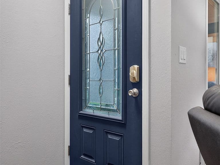 1527 Leslie Ave photo 3