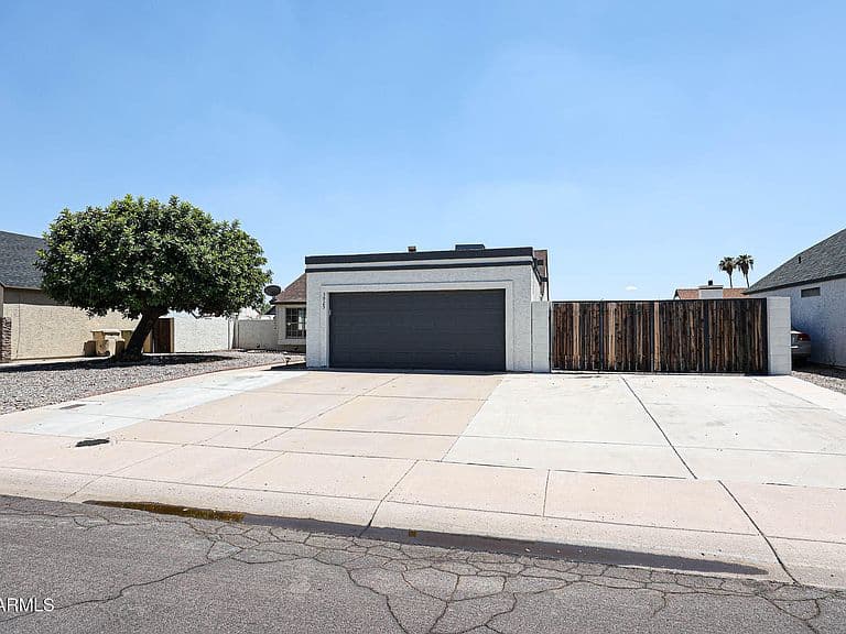 5925 W CROCUS Drive photo 2