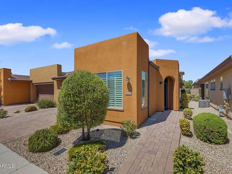 708 E COBBLE STONE Drive photo 3