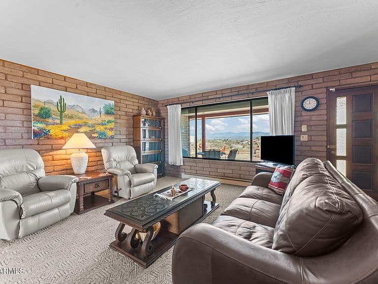 1605 S Corral Drive photo 3