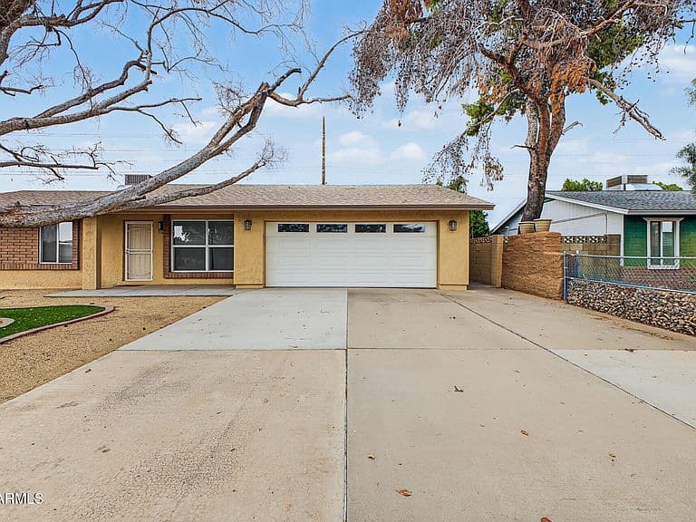 1636 W VILLA THERESA Drive photo 2