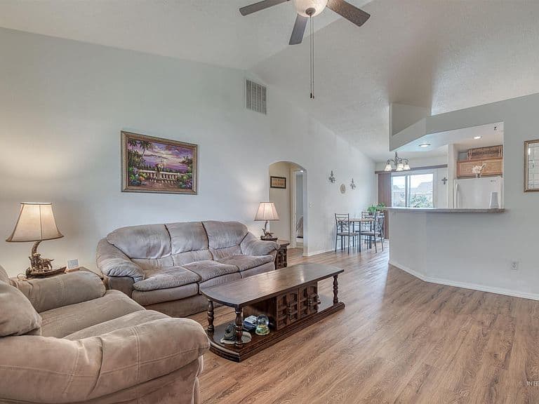 1915 W Mountain Pointe Ave photo 4