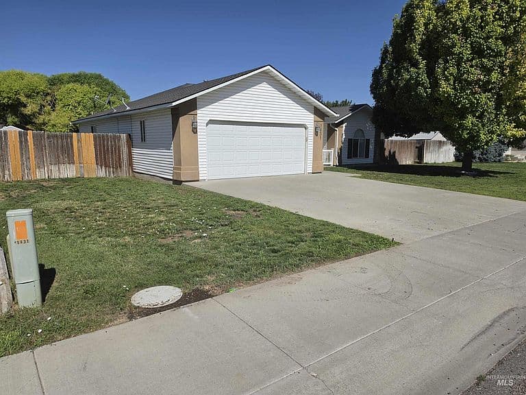 1431 Autumn Way photo 3