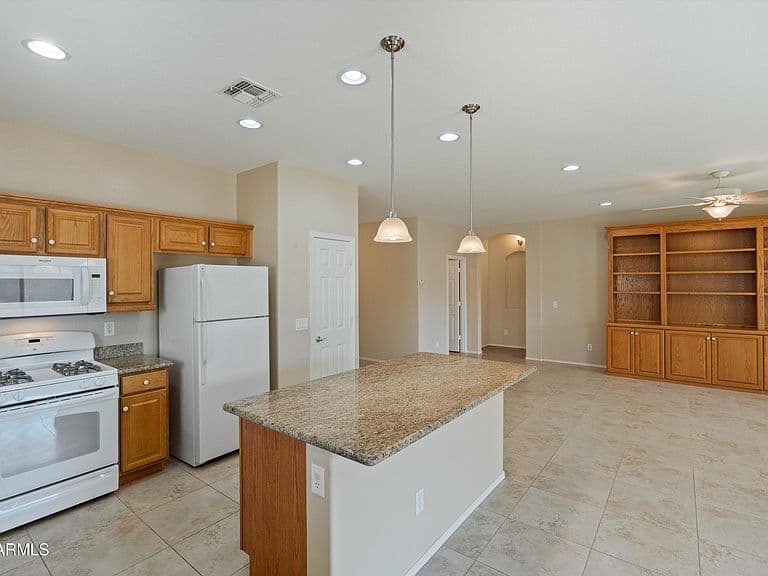 16397 W CAMERON Drive photo 4