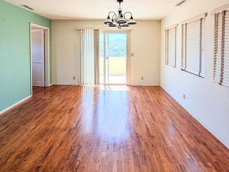 1530 N WARREN Drive photo 3