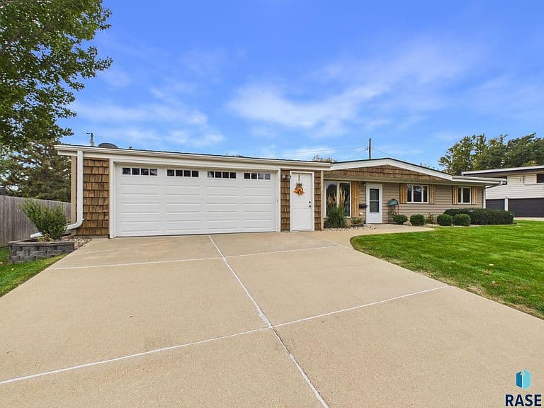 2205 W Larkin Dr photo 3